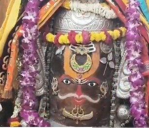 उज्जैन : महाकालेश्वर मंदिर में भस्म आरती का दिव्य संगम, कतारबद्ध भक्तों ने किए बाबा के दर्शन