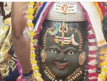 चैत्र शुक्ल द्वादशी पर बाबा महाकाल की भस्म आरती में हजारों श्रद्धालुओं ने लिया आशीर्वाद
