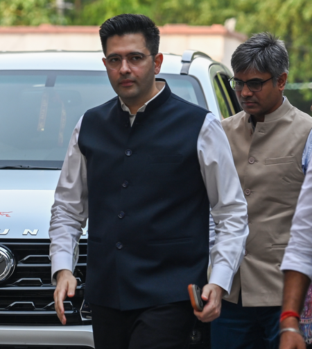 बीजेपी जॉइन करने के बाद राघव चड्ढा को सोशल मीडिया पर झटका, 24 घंटे में घटे करीब 10 लाख फॉलोअर्स