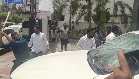 तेलंगाना: करीमनगर में बीआरएस विधायक के कार्यालय पर हमले का प्रयास, कार में तोड़फोड़