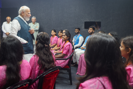 पीएम मोदी ने गुजरात के चिप संयंत्र में महिलाओं की भागीदारी को सराहा, कहा-'हमारी युवा शक्ति पर गर्व’