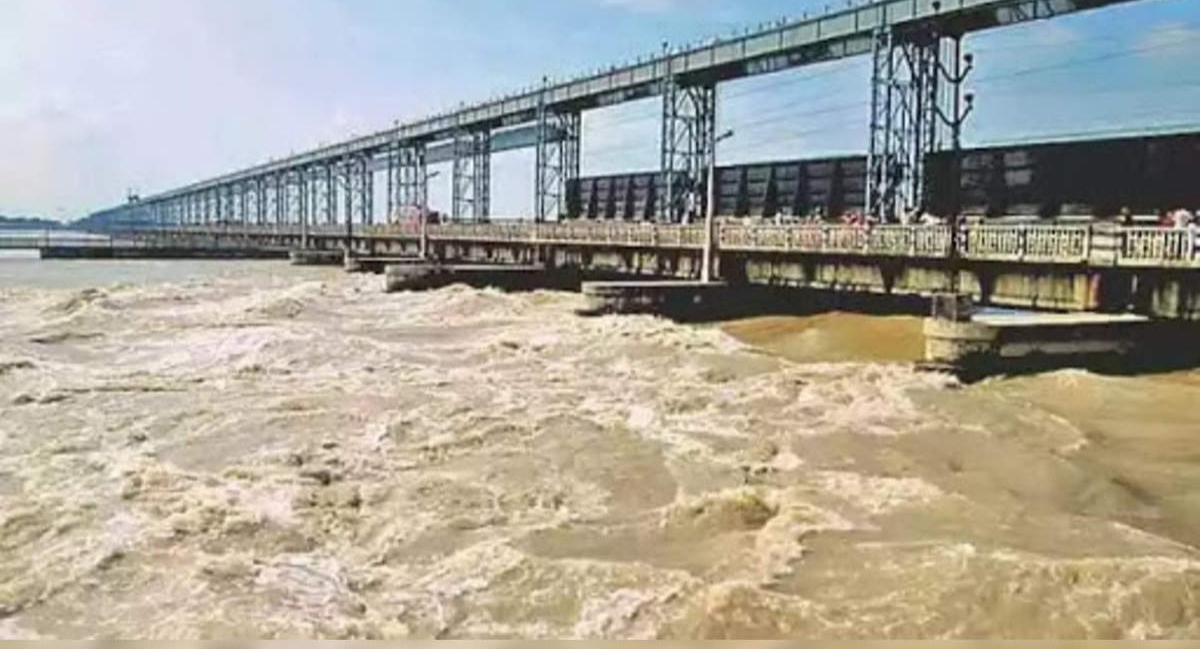 नेपाल में हुई बारिश से चंपारण में नदियों का बढा जलस्तर