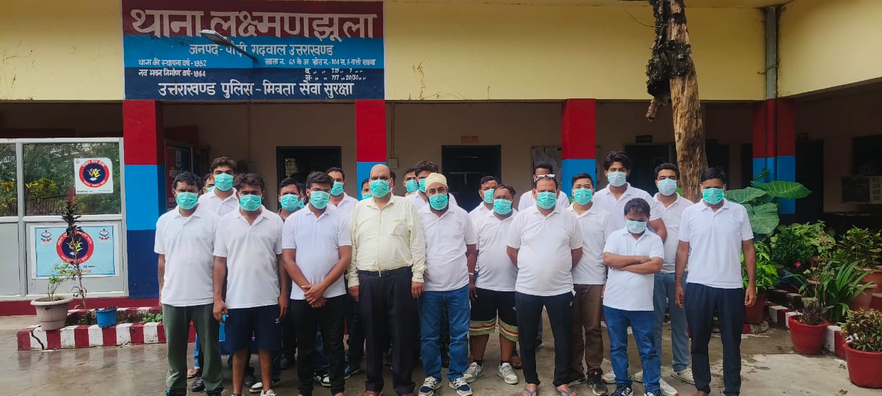 रेव पार्टी कर रहे युवकों और रिजॉर्ट संचालक पर की गयी कार्रवाई