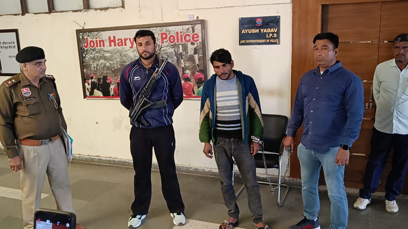 नूंह पुलिस ने पांच हजार का इनामी बदमाश अवैध हथियार सहित दबोचा