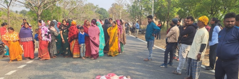 लापता बच्चे का शव बरामद, सड़क जाम