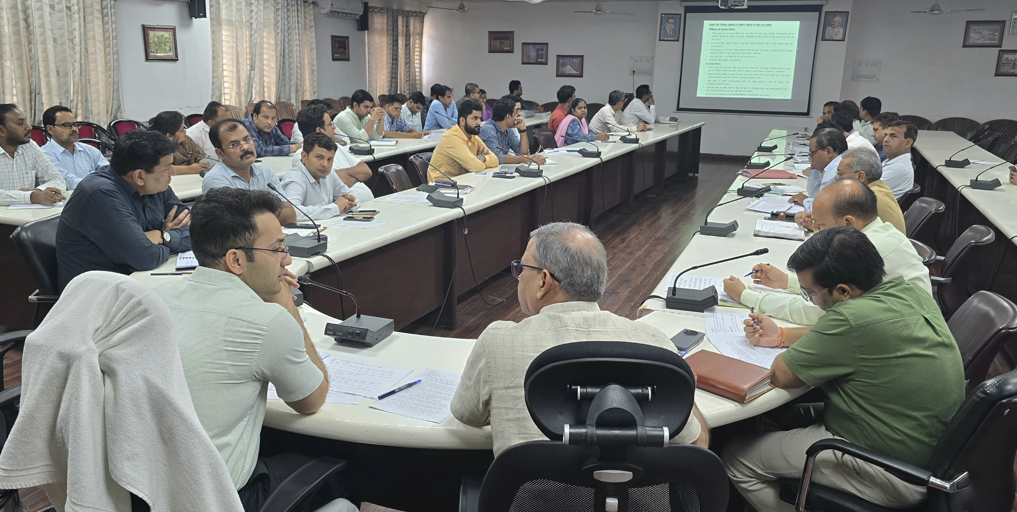 गड्ढा खुदान में फिसड्डी पर्यावरण, ग्राम्य विकास व राजस्व विभाग को जिलाधिकारी की फटकार