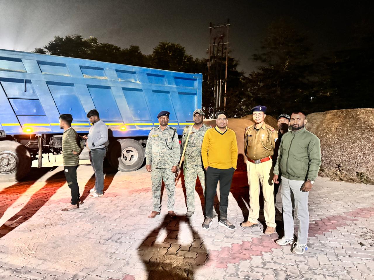 बालू की तस्करी करते सात ट्रैक्टर हुए जब्त, दर्ज हुई प्राथमिकी