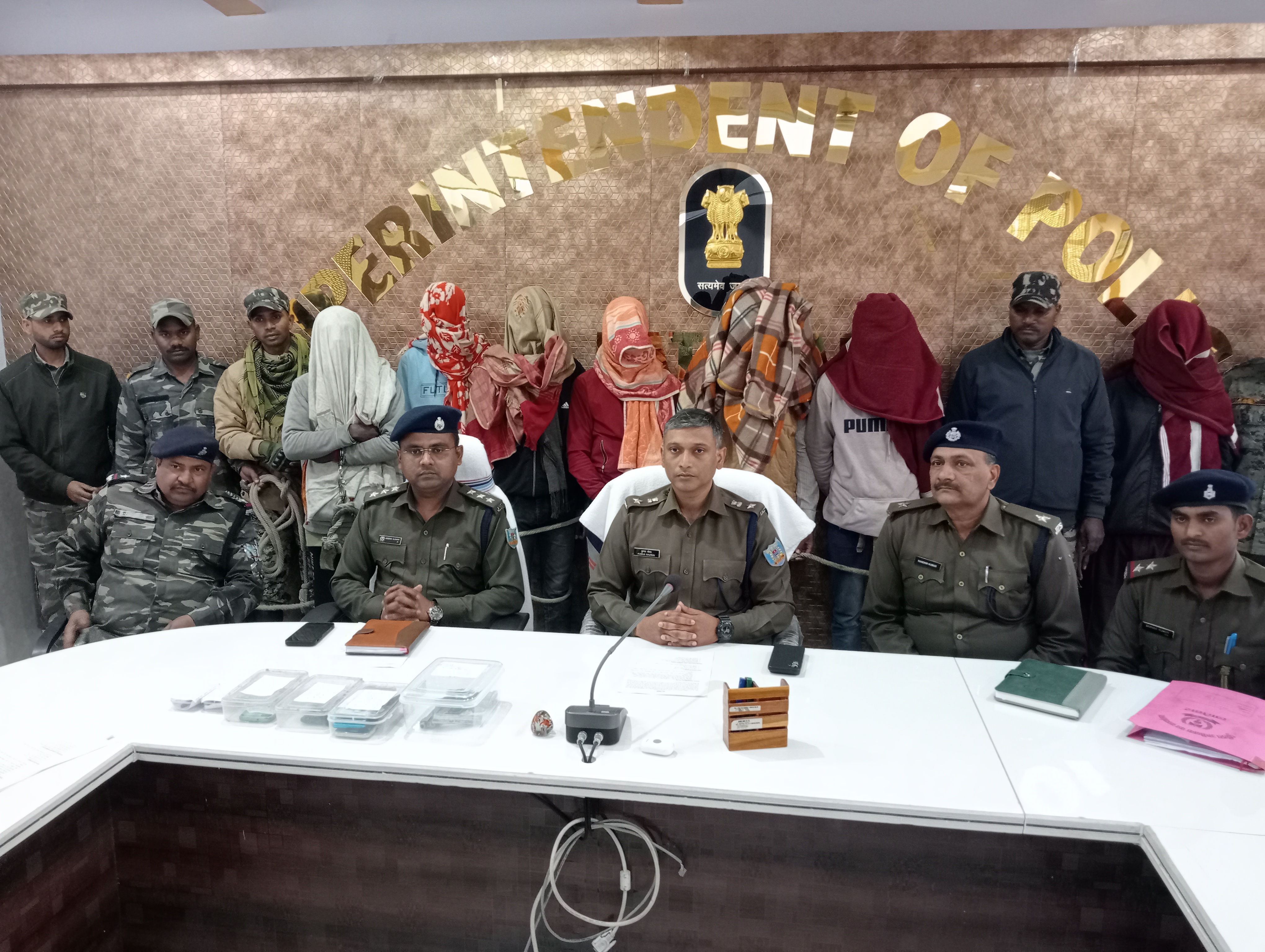 हथियार के साथ सात अपराधी गिरफ्तार