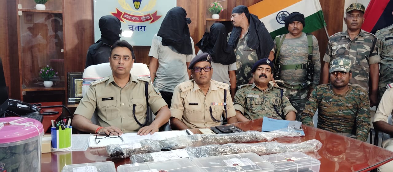 चतरा में टीएसपीसी के तीन नक्सली गिरफ्तार, हथियार बरामद
