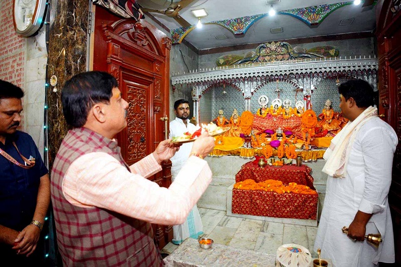 मप्र के मुख्यमंत्री मोहन यादव ने सीतामढ़ी के पुनौरा धाम में माता जानकी के दर्शन कर की पूजा-अर्चना