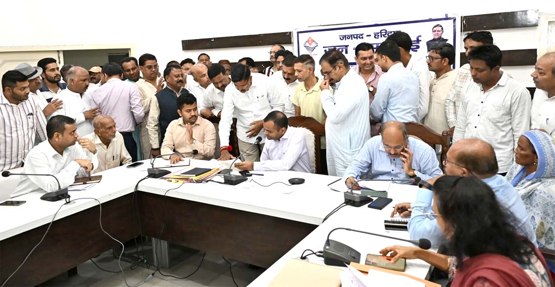 जनसुनवाई में उमड़ी फरियाद, 70 शिकायतों में 34 का तत्काल समाधान