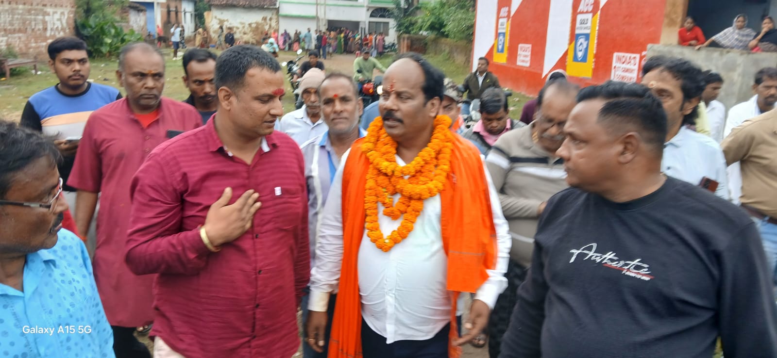 हजारीबाग में भाजपा प्रत्याशी प्रदीप प्रसाद की आशीर्वाद यात्रा