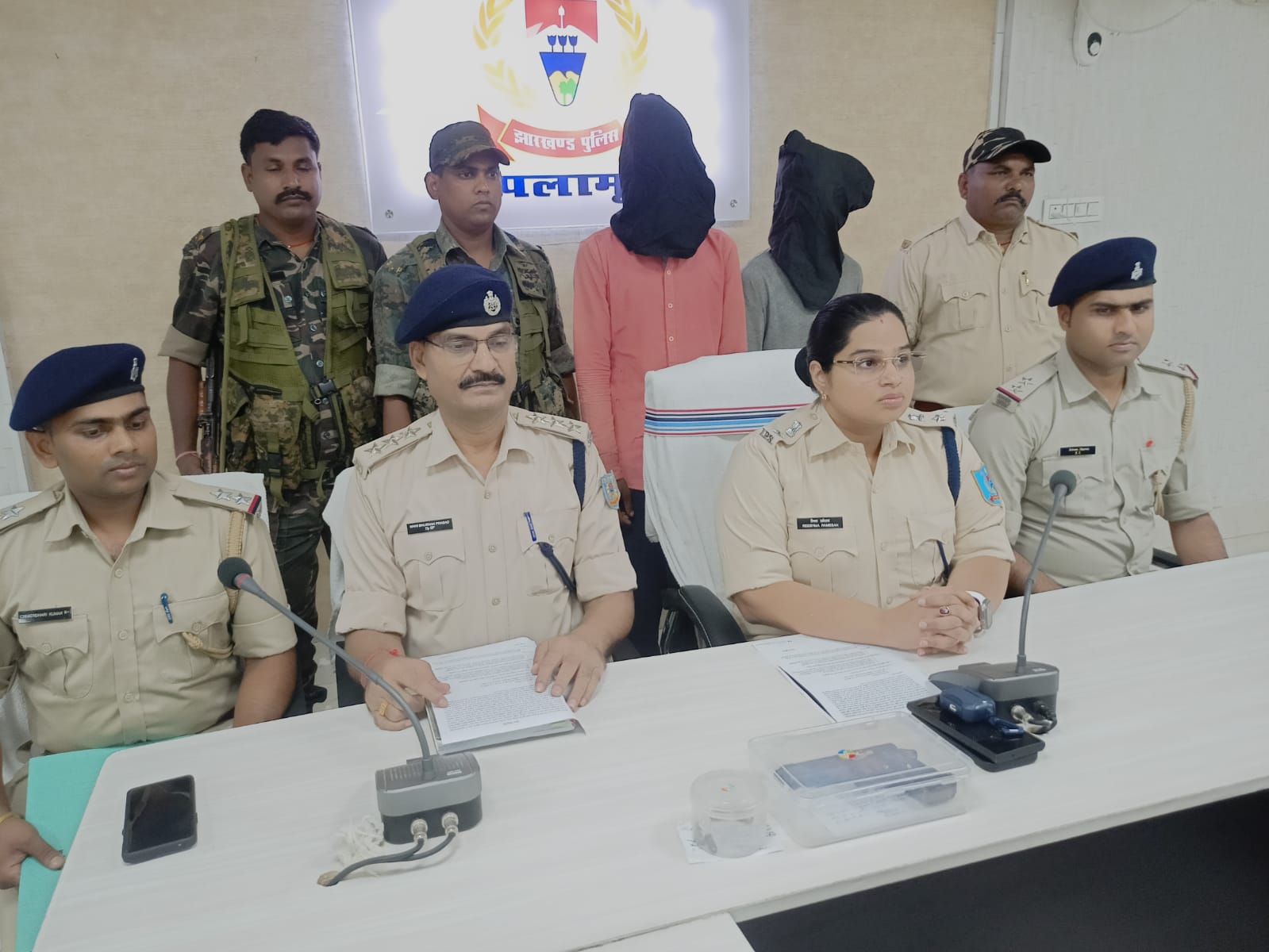 गुमला ज्वेलरी शॉप लूटकांड में शामिल जेजेएमपी के पूर्व एरिया कमांडर समेत दो गिरफ्तार