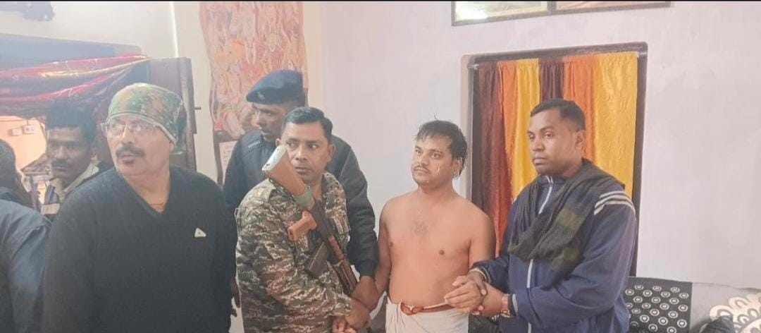 स्कूल का प्रशासी पदाधिकारी 50 हजार रुपये रिश्वत लेते गिरफ्तार