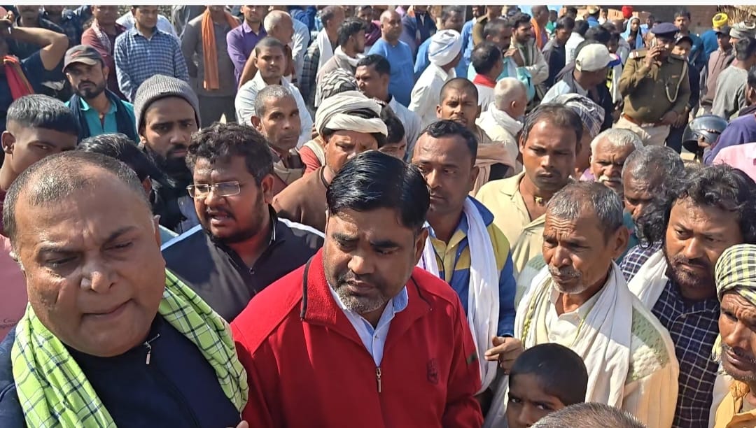 नवादा के कौआकोल में युवक की हत्या के विरोध में घण्टो सड़क जाम