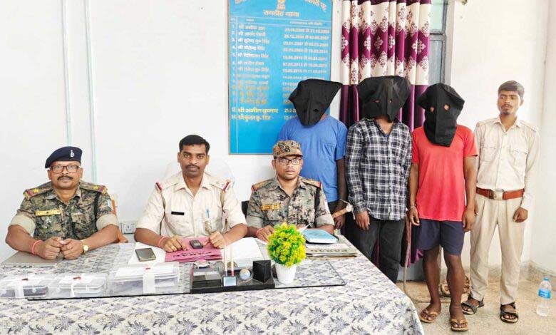 गुमला में लूटपाट और छिनैती के तीन आरोपित गिरफ्तार