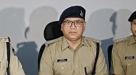 इंदौर पुलिस ने शराब तस्करी का किया खुलासा, ट्रक से भारी मात्रा में शराब बरामद