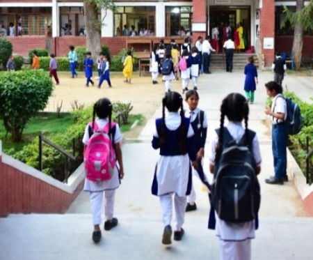 अमेठी व रायबरेली में ठंड की वजह से कक्षा 1 से 8 तक के विद्यालयों में अवकाश घोषित