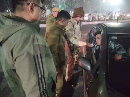 गौतमबुद्धनगर : नववर्ष के जश्न में सुरक्षा के कड़े इंतजाम, पुलिस का सघन चेकिंग अभियान, ड्रोन और सीसीटीवी से होगी निगरानी