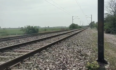 हरदोई में रेलवे ट्रैक पर मिले युवक-युवती के क्षत-विक्षत शव, जांच में जुटी पुलिस