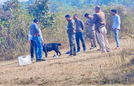 झारखंडः गिरिडीह में झाड़ी में महिला का अधजला शव बरामद, हत्या की आशंका