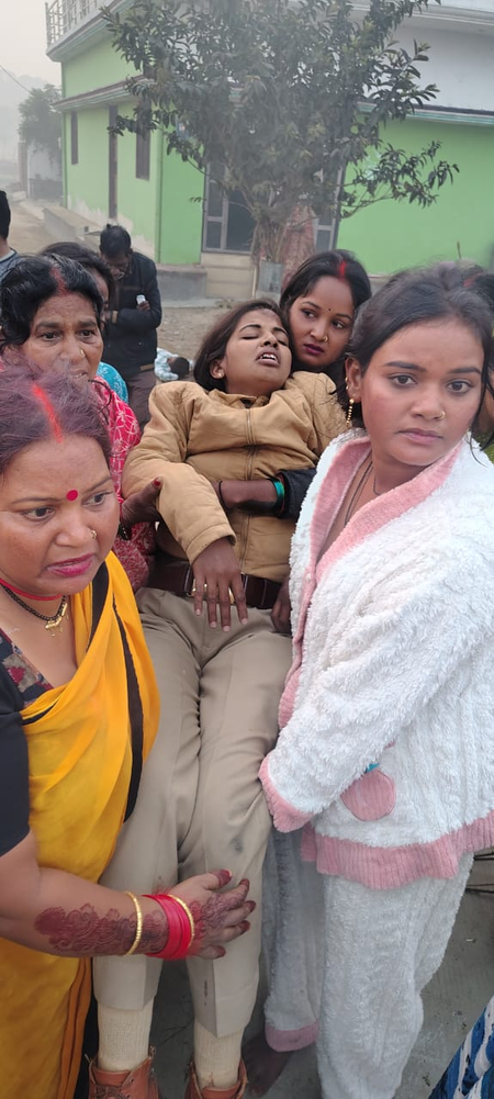 गोरखपुर में बदमाश पकड़ने गई पुलिस की गाड़ी पेड़ से टकराई, एक दारोगा की मौत, दो घायल