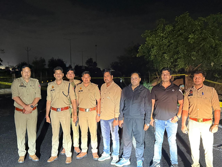 ग्रेटर नोएडा : 25 हजार का इनामी हरियाणा का गौ तस्कर घायल, अवैध हथियार बरामद
