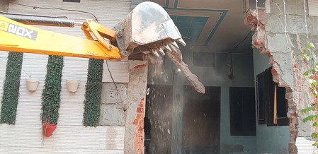 “तीन नशा तस्करों के अवैध कब्जे ढहाए, मोगा पुलिस की बड़ी कार्रवाई