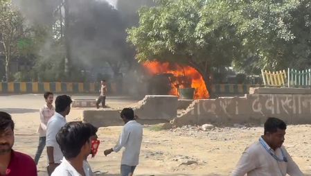 वेतन बढ़ोतरी की मांग पर नोएडा फेस-2 में हंगामा, रिचा ग्लोबल कंपनी बना विवाद का केंद्र