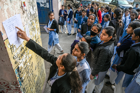 यूपी बोर्ड के रिजल्ट में लड़कियों का दबदबा, 10वीं में कशिश एवं अंशिका टॉपर, 12वीं में शिखा वर्मा ने मारी बाजी