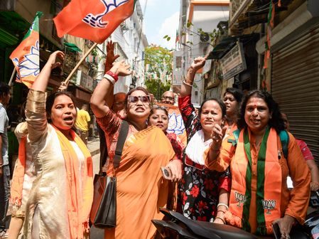 भाजपा का 'जय मां काली' सुपरहिट, टीएमसी का 'हृदय माछे काबा, नयन-ए-मदीना' फुस्स