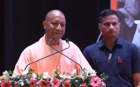 यूपी : शिक्षामित्र के कार्यक्रम में बोले सीएम योगी- संवाद से समाधान, टकराव से नहीं