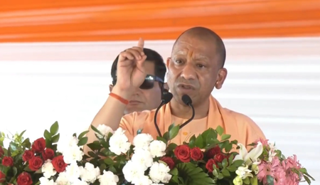 'कब्रिस्तान पसंद करने वाले ही कर रहे राम मंदिर का विरोध' : योगी