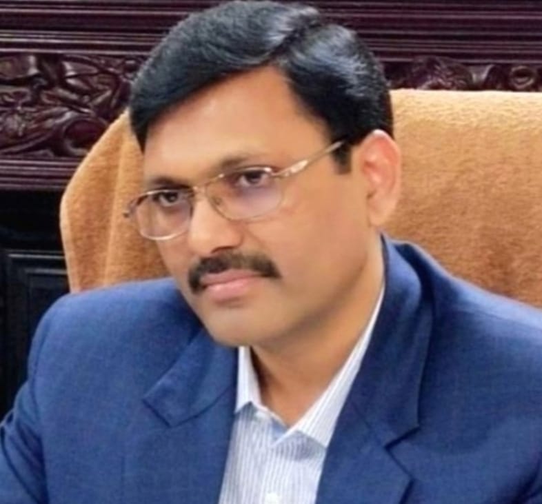संभल में महौल शांत हैं, कोई भी नेता या जनप्रतिनिधि यहां न आएं: कमिश्नर