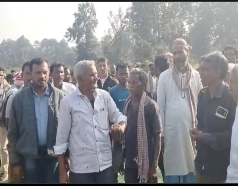 बलरामपुर जिले में जमीन हड़पने का मामला : ग्रामीणों की पुश्तैनी संपत्ति पर फर्जीवाड़े से कब्ज़ा, जांच तेज