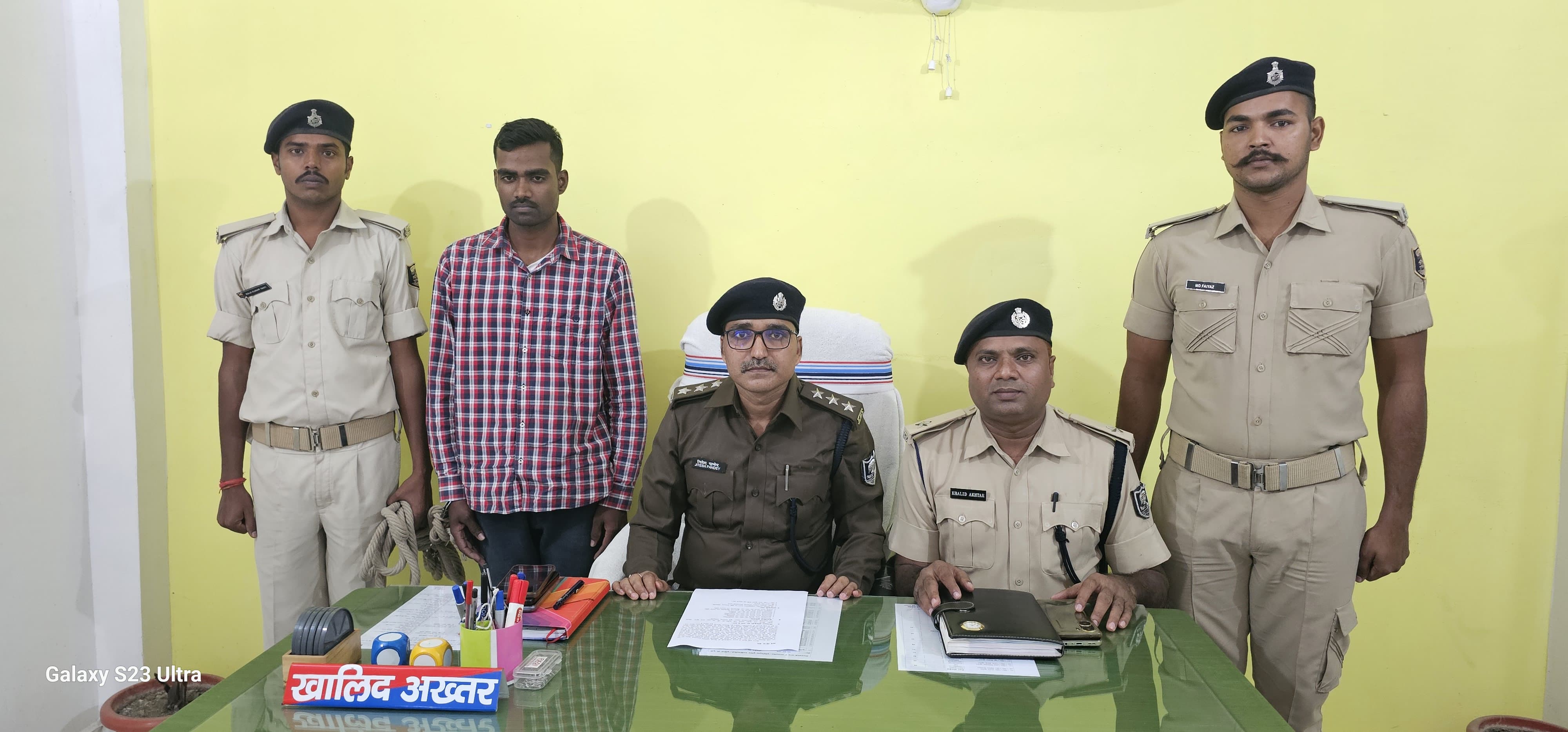 पुलिस ने 35 हजार का इनामी कुख्यात स्प्रीट माफिया को किया गिरफ्तार