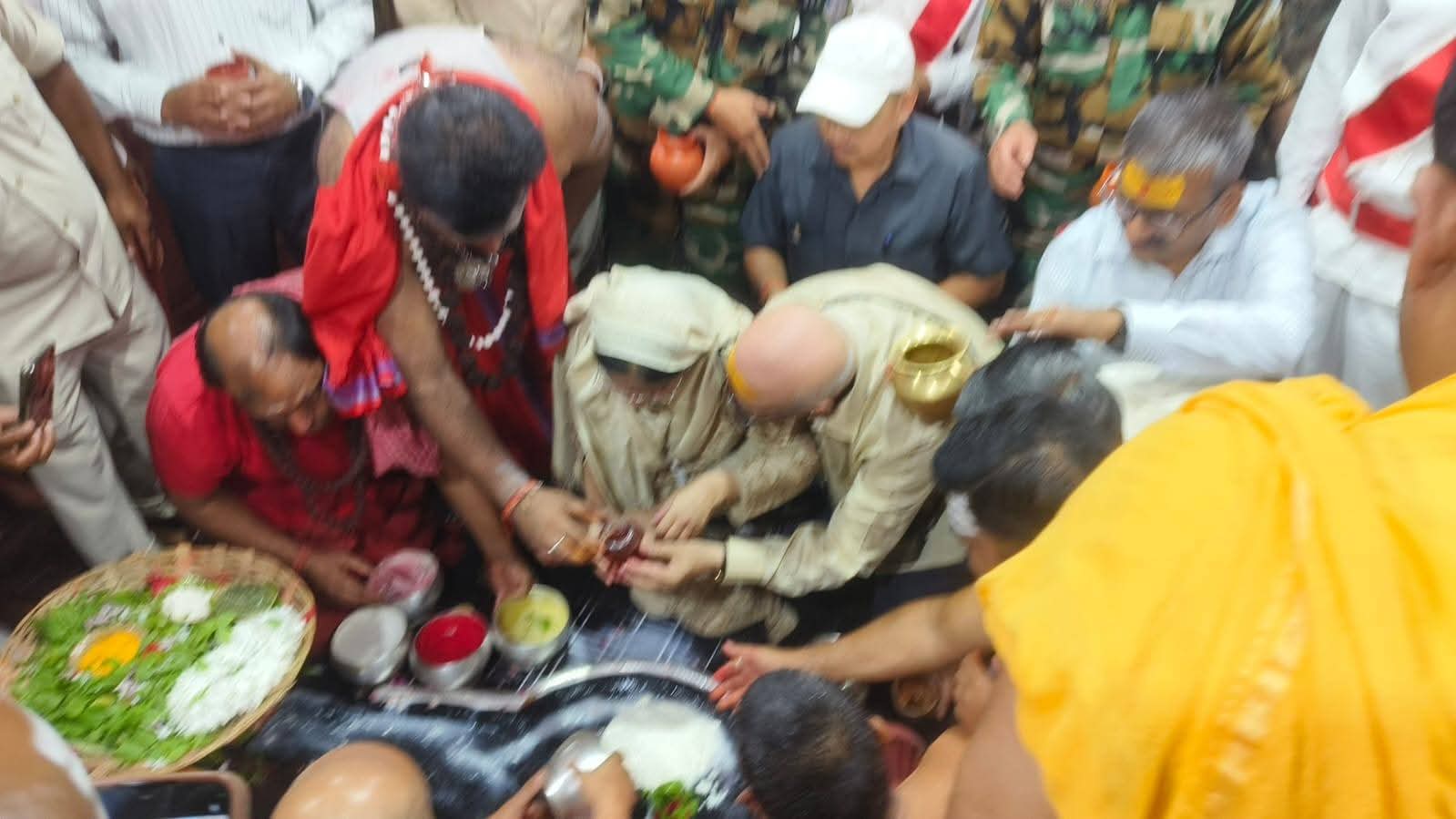 झारखंड उच्च न्यायालय के मुख्य न्यायाधीश ने बाबा बैद्यनाथ मंदिर में की पूजा अर्चना