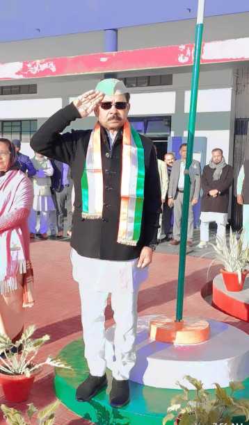 आन बान शान से लोहरदगा में लहराया तिरंगा
