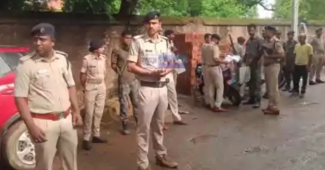 हत्या के बाद युवक का शव फेंका, इलाके में सनसनी