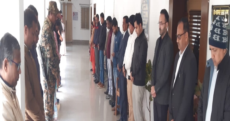 शहीदों की याद में रखा गया दो मिनट का मौन