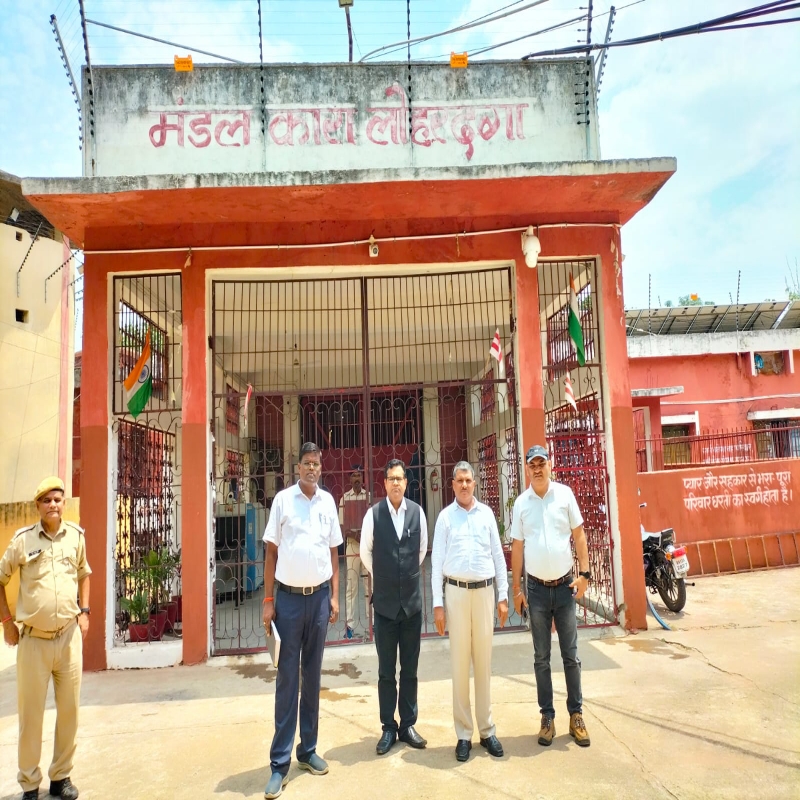 प्रधान जिला जज ने किया लोहरदगा मंडल कारा का निरीक्षण