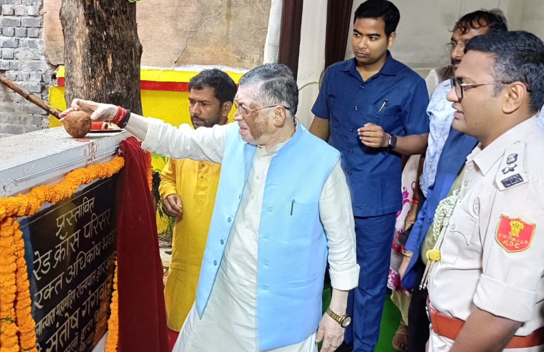राज्यपाल ने गिरिडीह में रक्त अधिकोष भवन का किया शिलान्यास