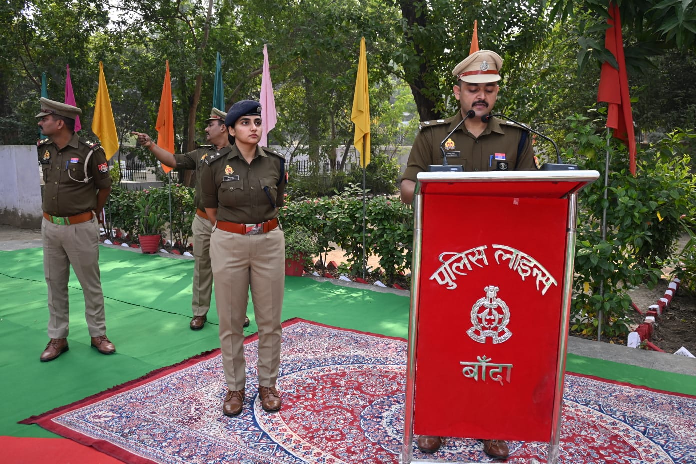पुलिस झण्डा दिवस : बांदा में पुलिस अधीक्षक ने फहराया ध्वज, दिया संदेश