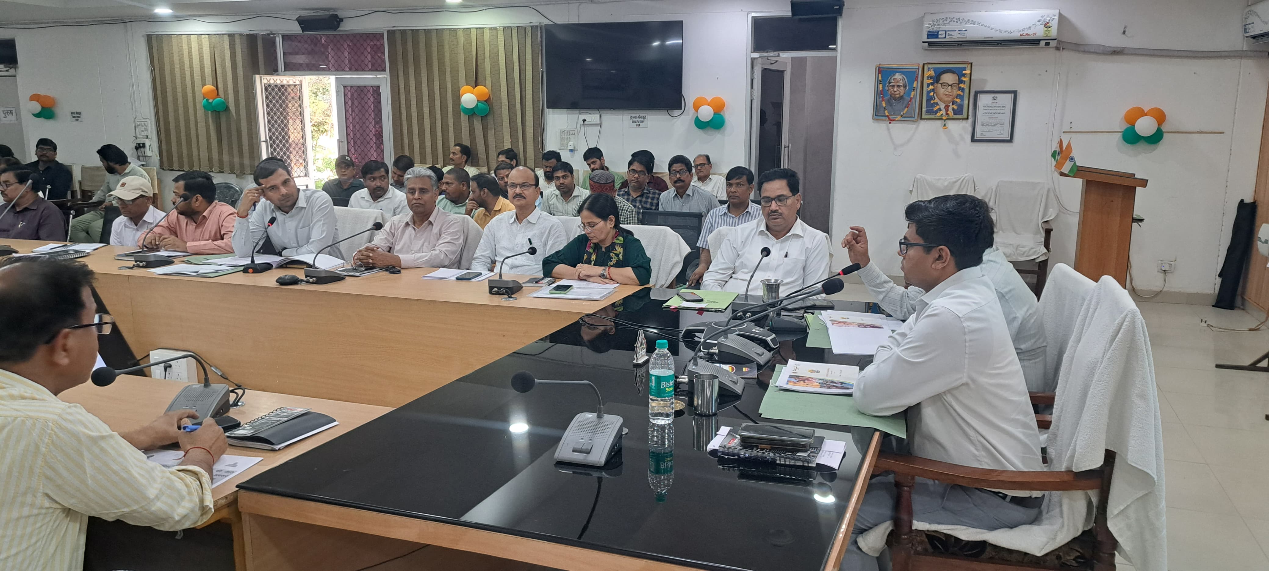 शिकायतों के निस्तारण में असंतुष्ट फीडबैक पर कई अफसरों पर कार्रवाई