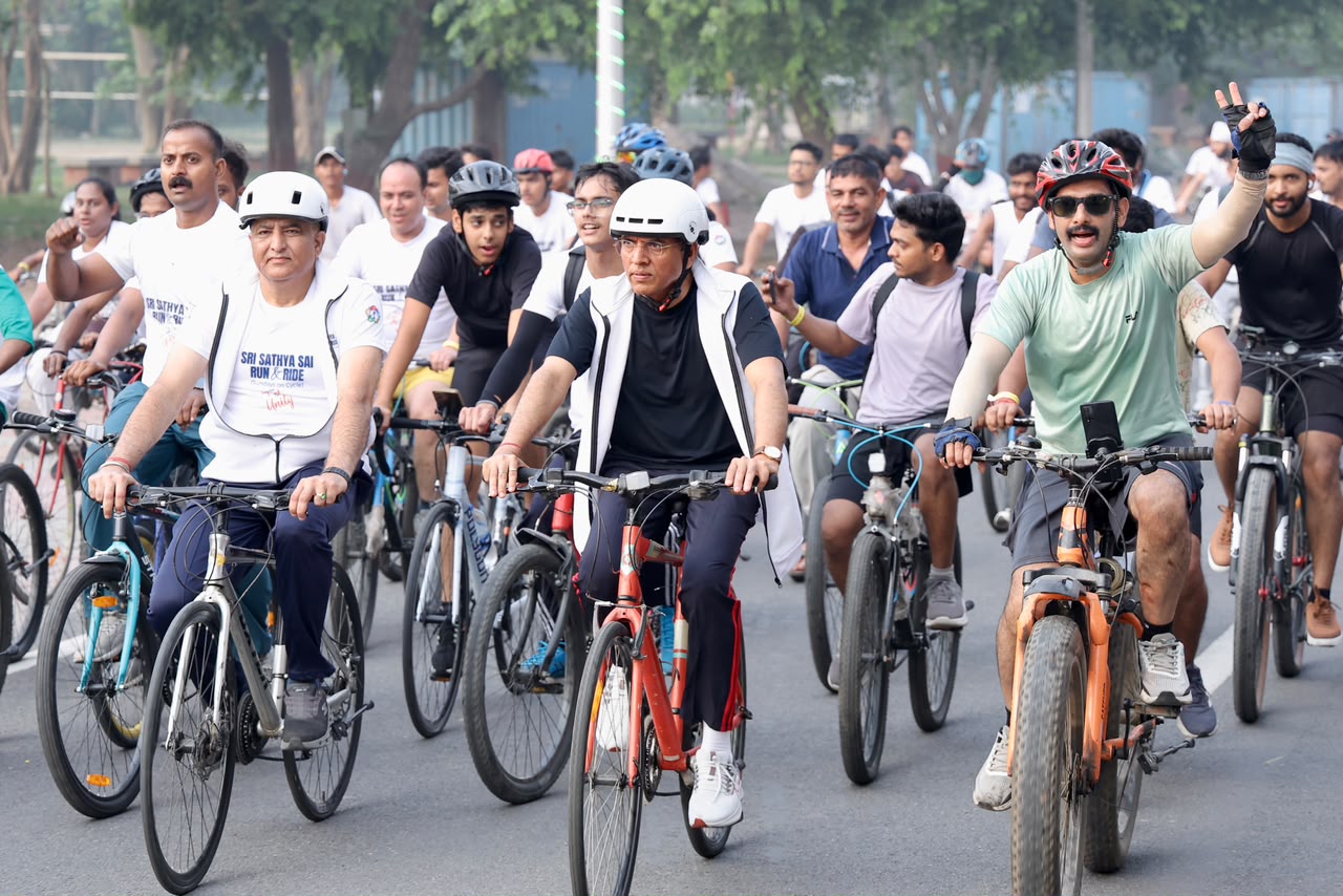 'फिट इंडिया संडेज ऑन साइकिल' में मांडविया का आह्वान- रोज एक घंटा खेल-कूद को दें