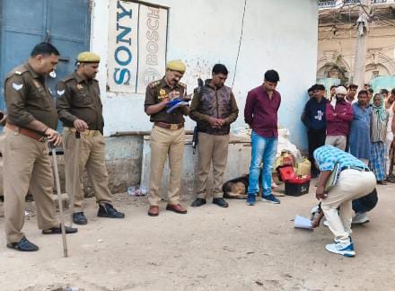 प्रयागराज : अधेड़ की धारदार हथियार से हत्या, हत्यारोपित फरार