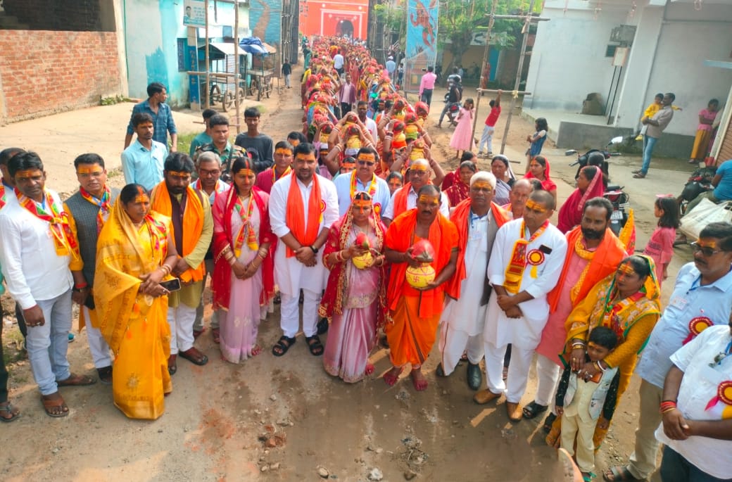 कलश स्थापन के साथ आदिशक्ति मां दुर्गा की आराधना शुरू