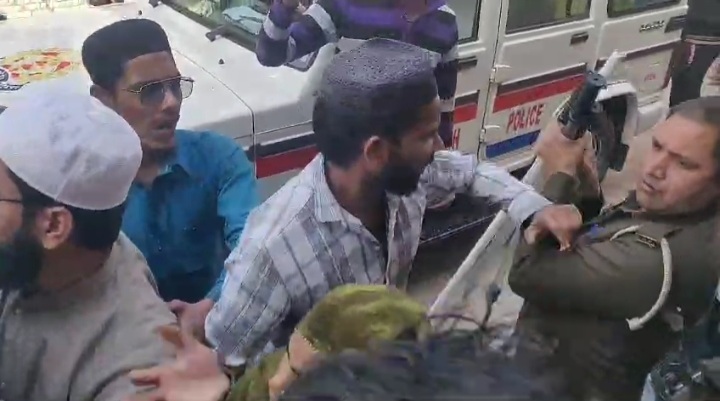 झांसी में एनआईए टीम से धक्का-मुक्की  पर 111 के खिलाफ मुकदमा दर्ज