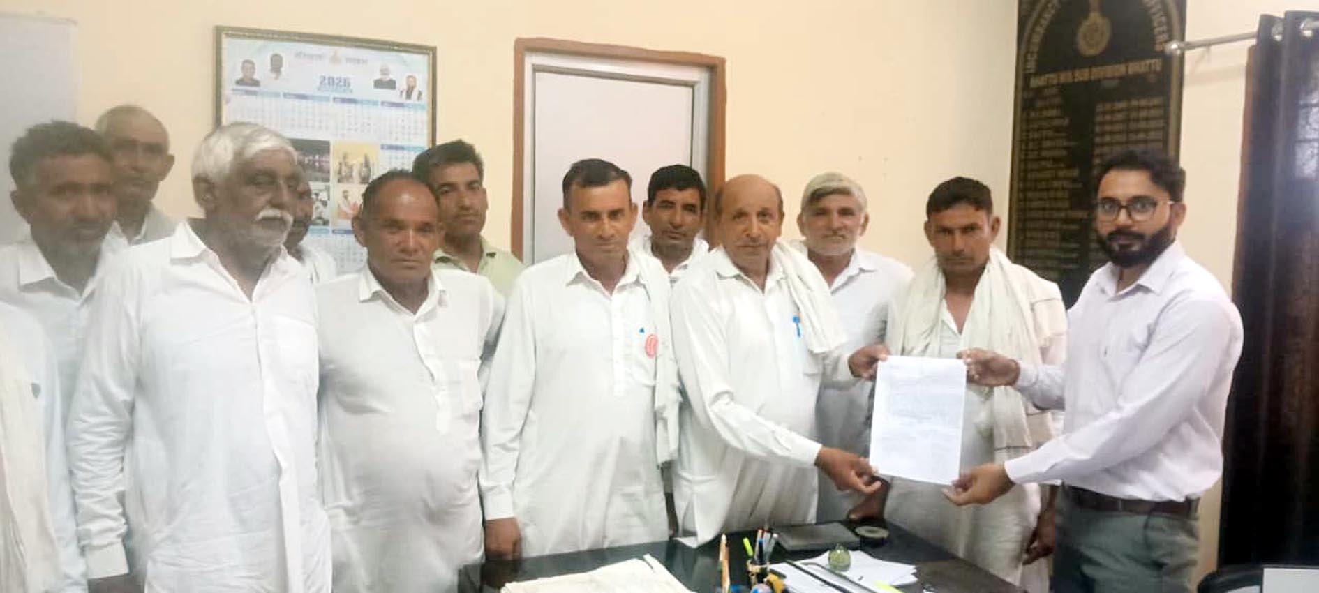 टेल तक पानी न पहुंचने से कपास की बिजाई प्रभावित