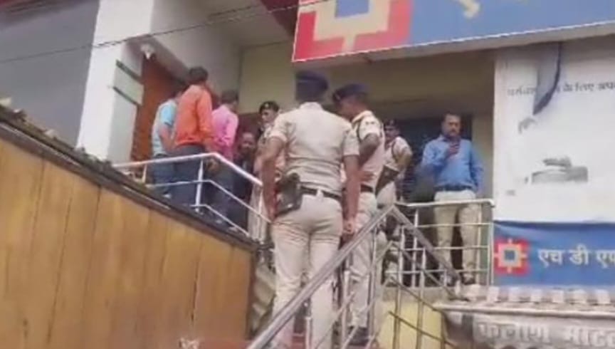 बिहार में दिनदहाड़े लूट की बड़ी वारदात से हड़कंप  20 लाख लूट कर ले भागे बदमाश